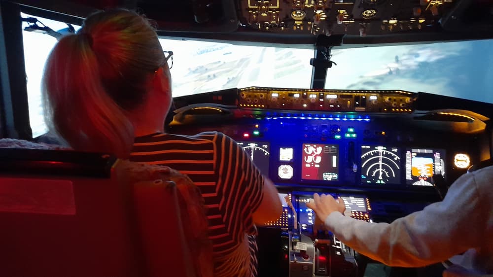 boeing 737-800 flight simulator experience in brighton