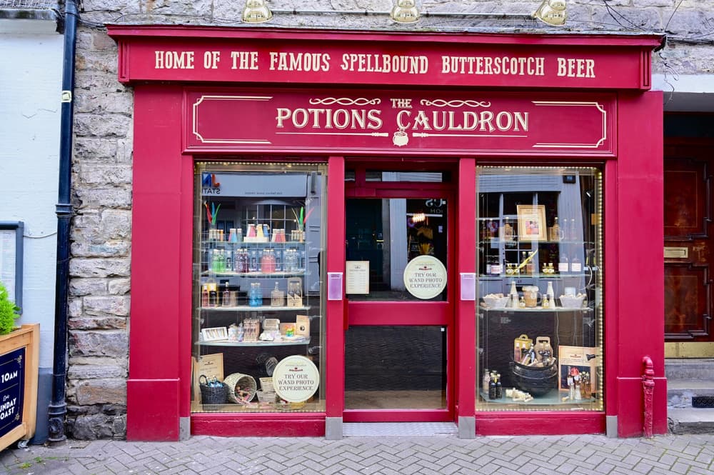 magical potion experience at the rose street covenstead In edinburgh