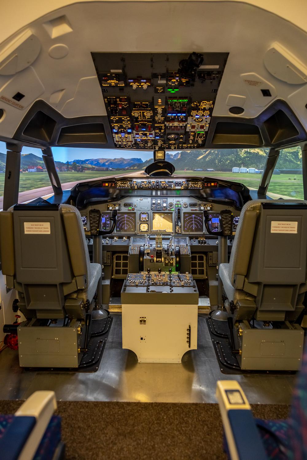 boeing 737-800 flight simulator experience