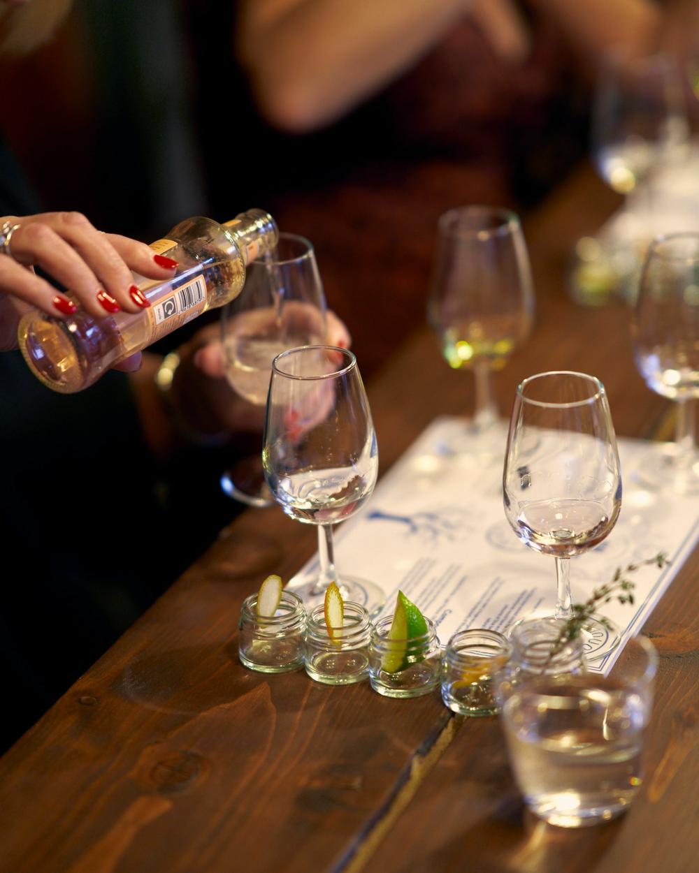 Gin Tasting pouring gin and tonic