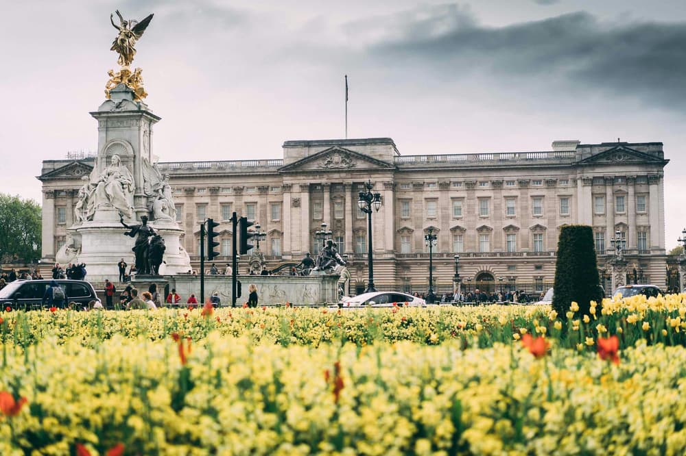 view of the front of buckingham palace in london