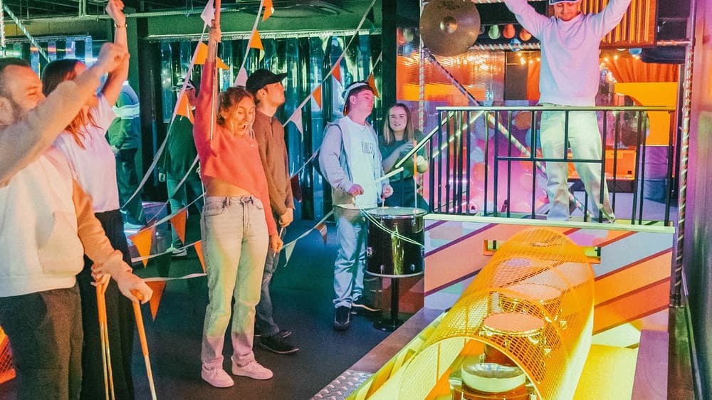 Crazy indoor golf