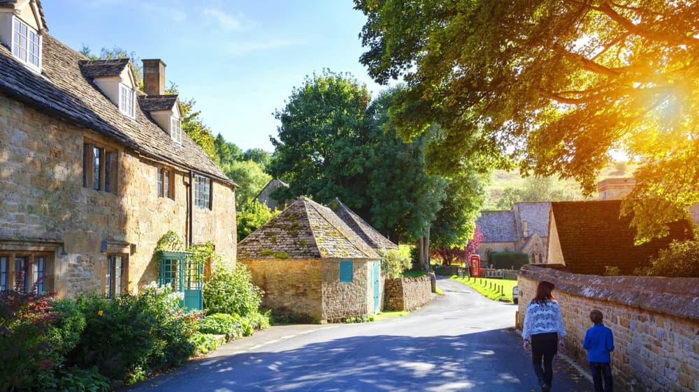all day coach and walking tour of the cotswolds