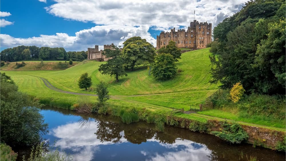 alnwick castle day tour from edinburgh