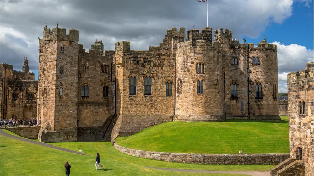alnwick castle day tour from edinburgh