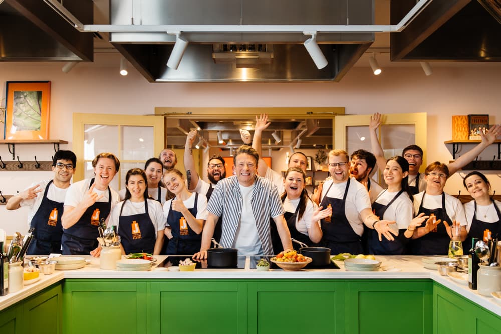 students and jamie oliver at the jamie oliver cookery school
