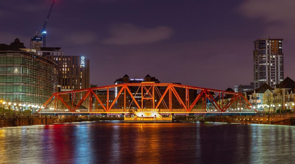 manchester skyline at night