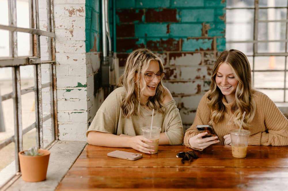 Women in a coffee shop