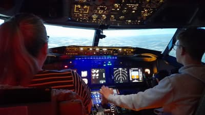 boeing 737-800 flight simulator experience in brighton
