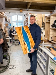 learn how to make an epoxy resin river table