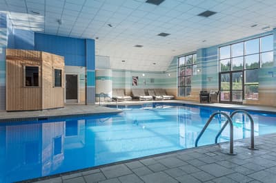 stratford Manor q hotels