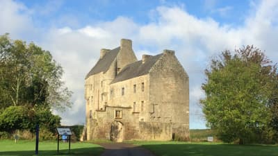 lallybroch house in Outlander
