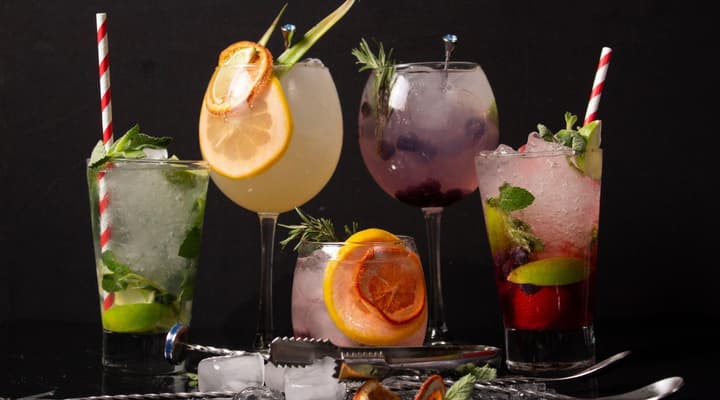Christmas gin cocktails on a tray