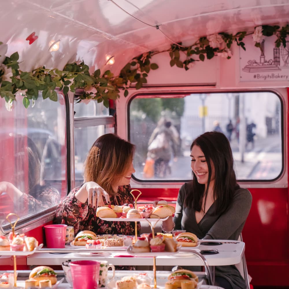 Afternoon tea bus tour London