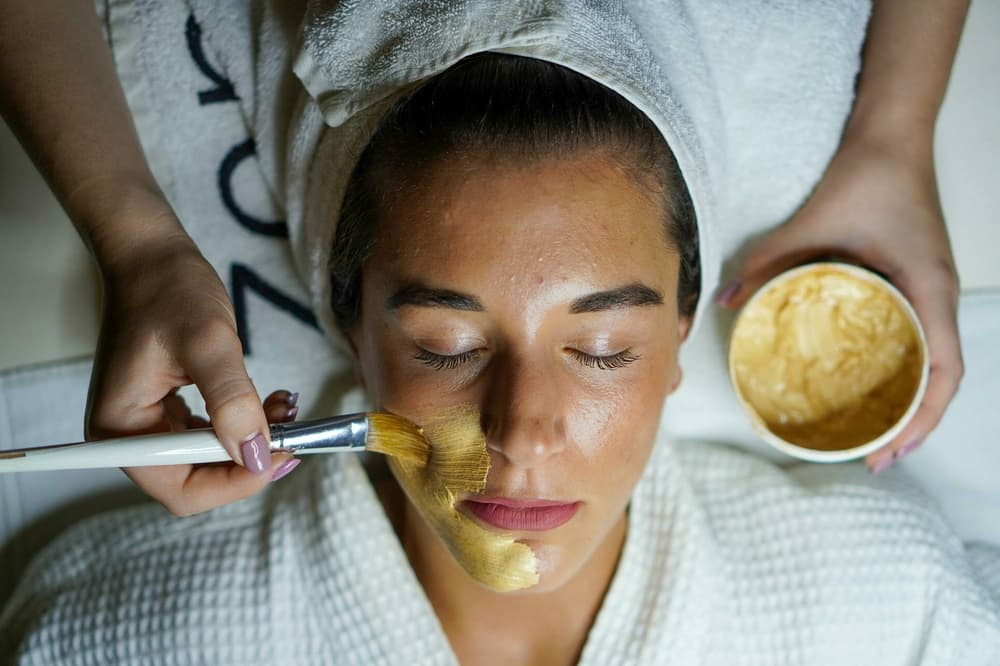 woman having a face mask applied during a facial to illustrate daycation gift experiences