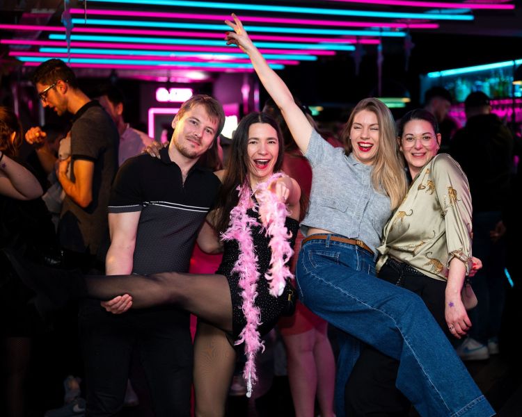 people partying at a boom battle bar brunch