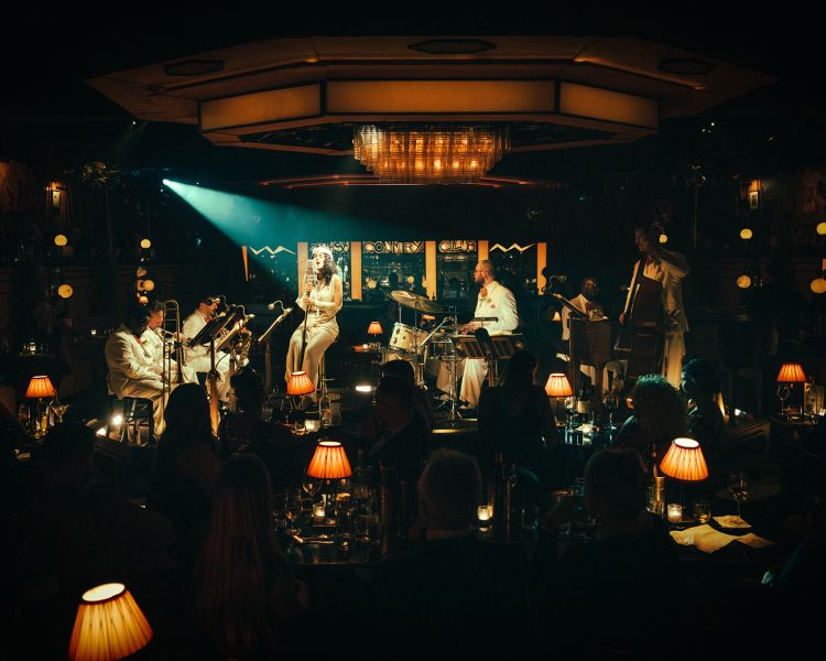 intimate atmosphere with singer and band on stage at the 58th Street immersive experience in london