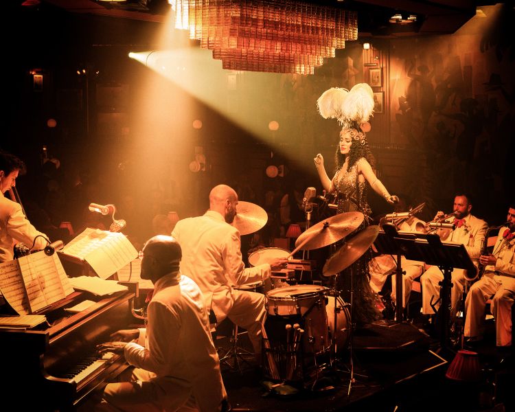 atmospheric shot of stage at the 58th Street immersive experience in london