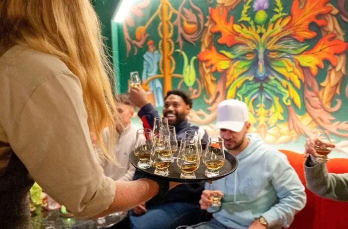 people sampling whisky on a whisky tasting experience in edinburgh