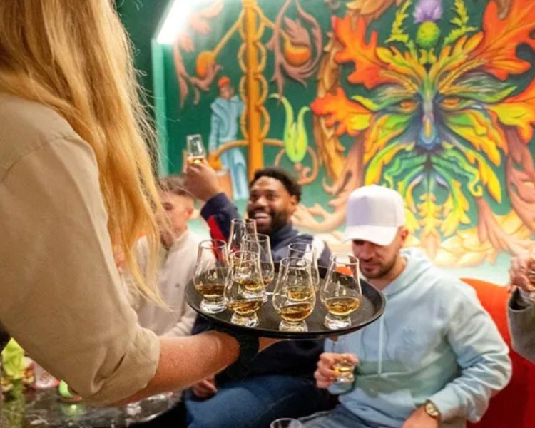 people sampling whisky on a whisky tasting experience in edinburgh