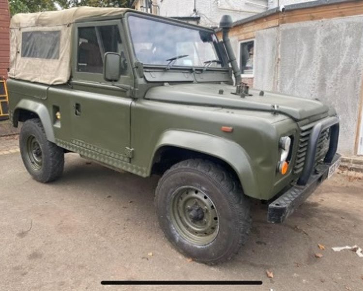 Army 90 para defender land rover