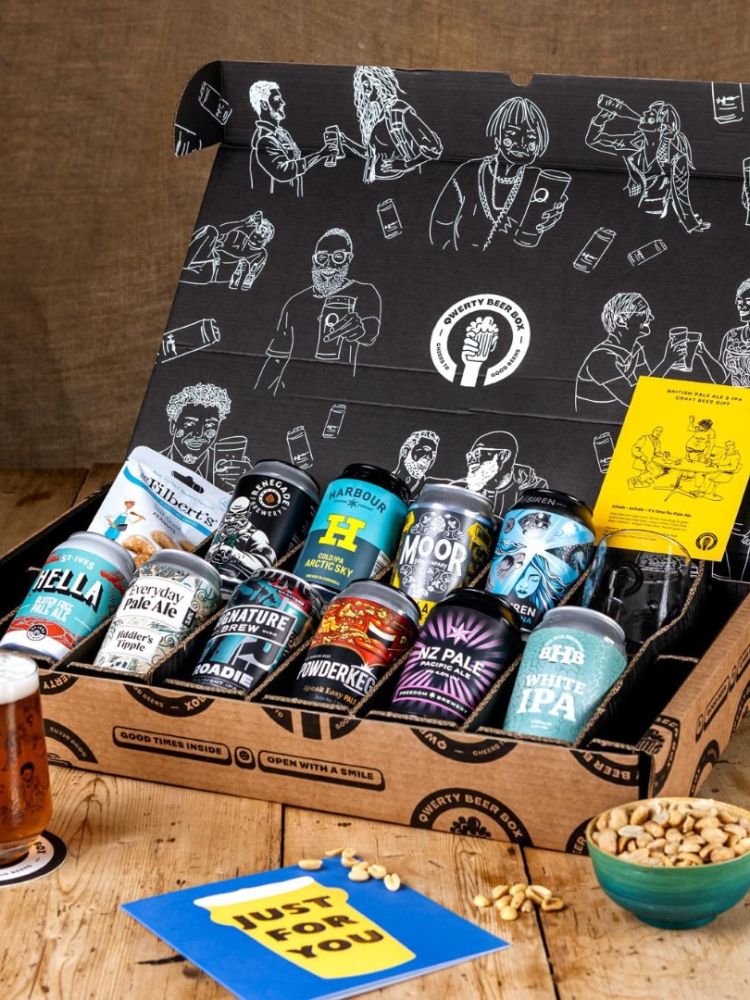 Qwerty pale ale gift box with ten cans on wooden table