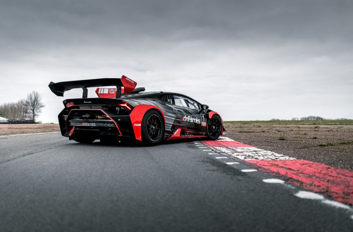 lamborghini huracán super trofeo on race track
