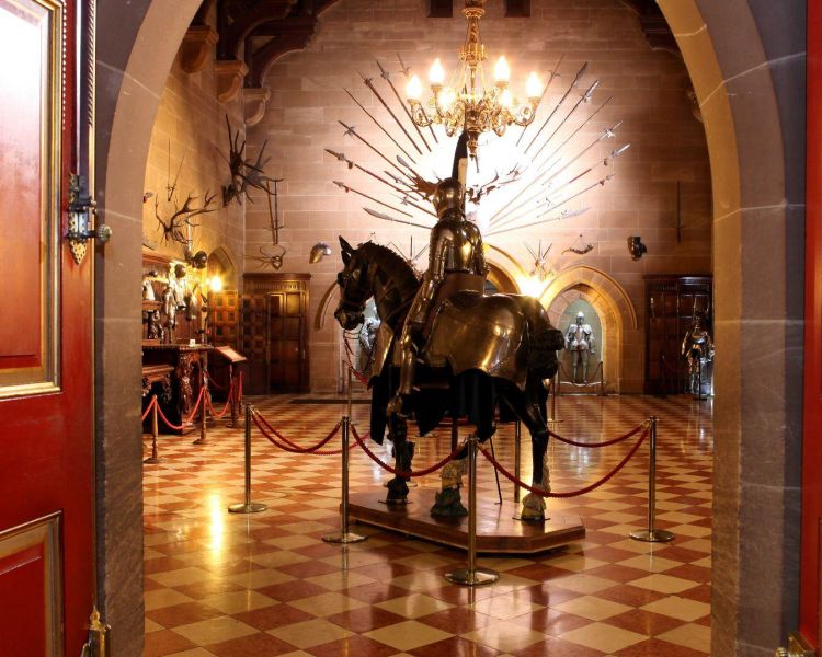 Warwick castle great hall with knight and horse display