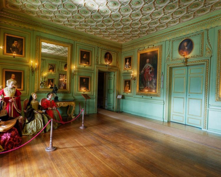 Warwick castle green drawing room