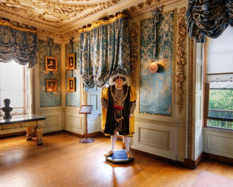 Warwick castle interior blue boudoir