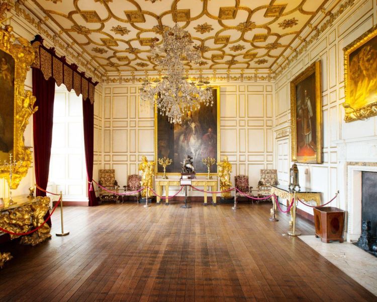 Warwick castle white and gold drawing room
