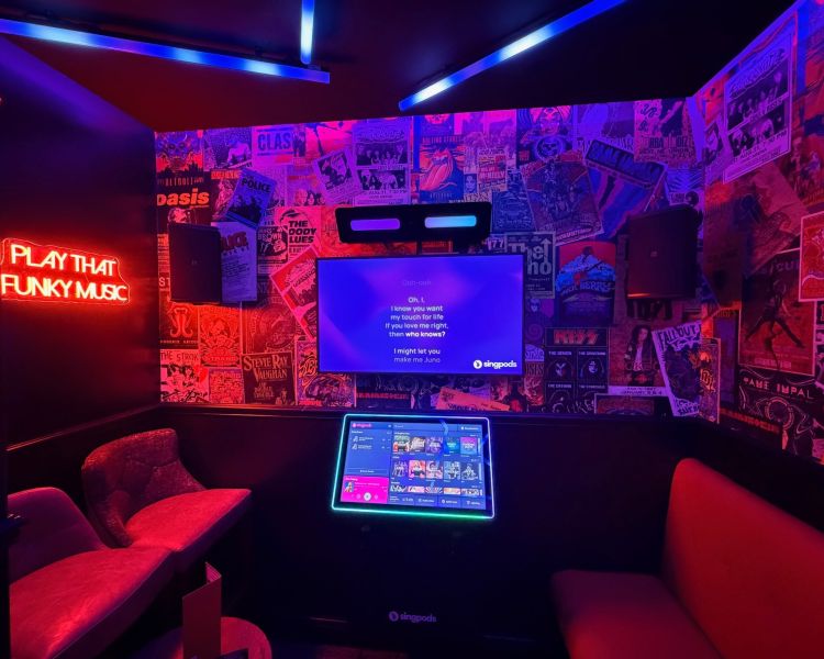 Karaoke booth
