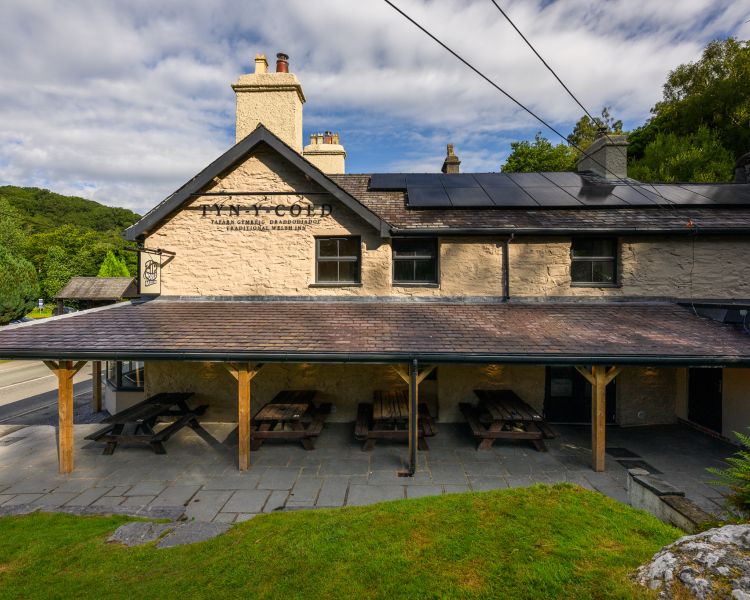 Outdoor seating to the side of the inn