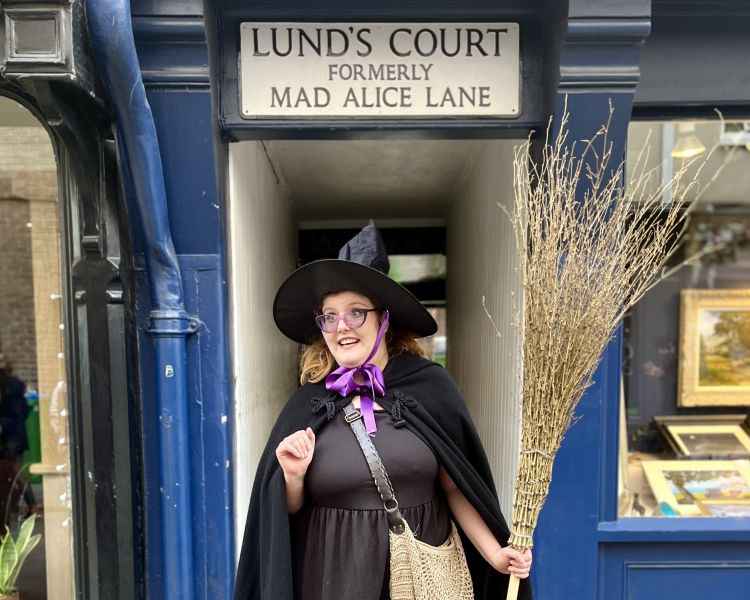 guide by alleyway on a witches walking tour in york