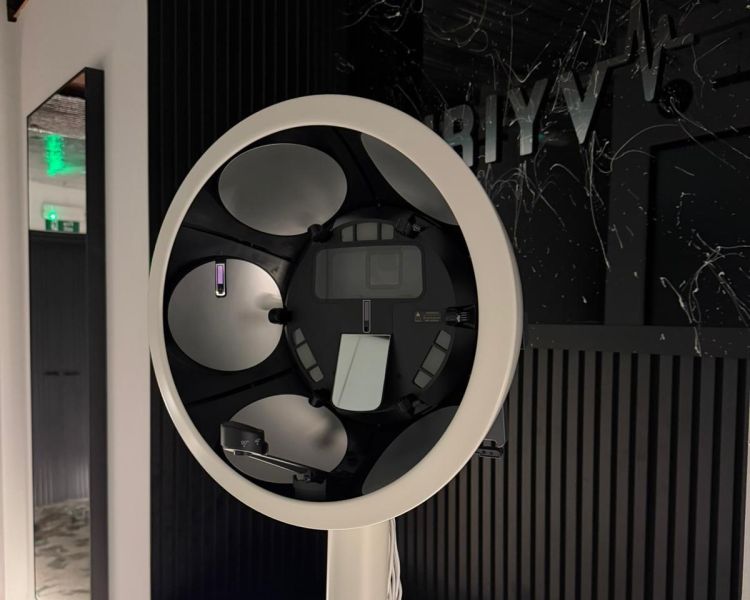 The observ facial scanner at thriyv clinic in manchester