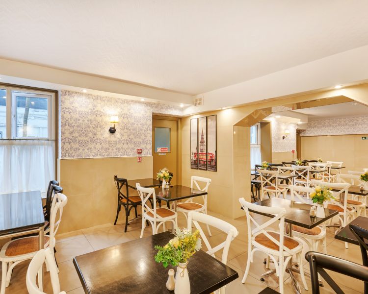 The breakfast room at huttons hotel in london