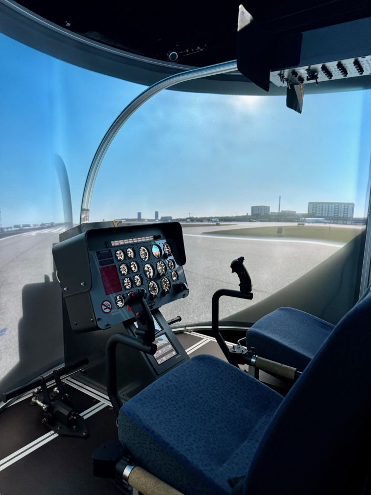 iconic city of london - helicopter pilot simulator experience
