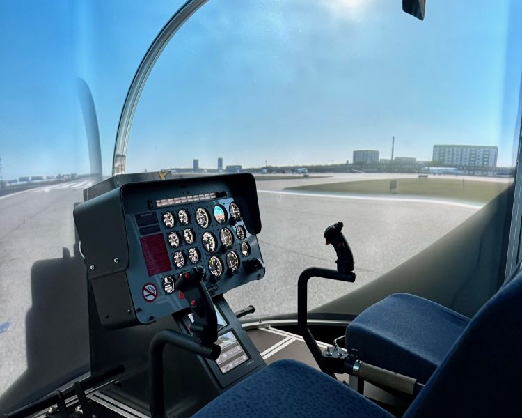 iconic city of london - helicopter pilot simulator experience