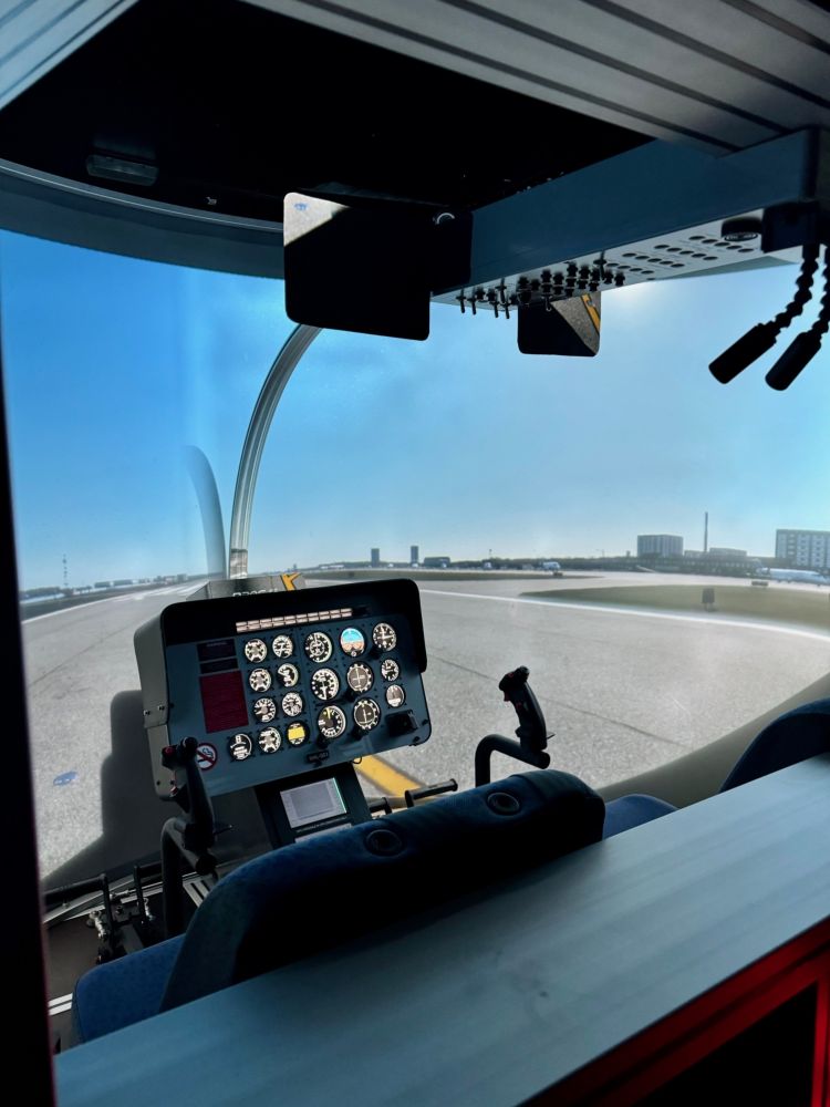 iconic city of london - helicopter pilot simulator experience