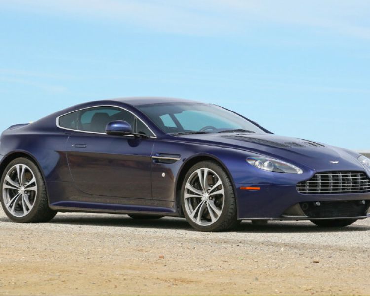 Aston martin v8 vantage coupe