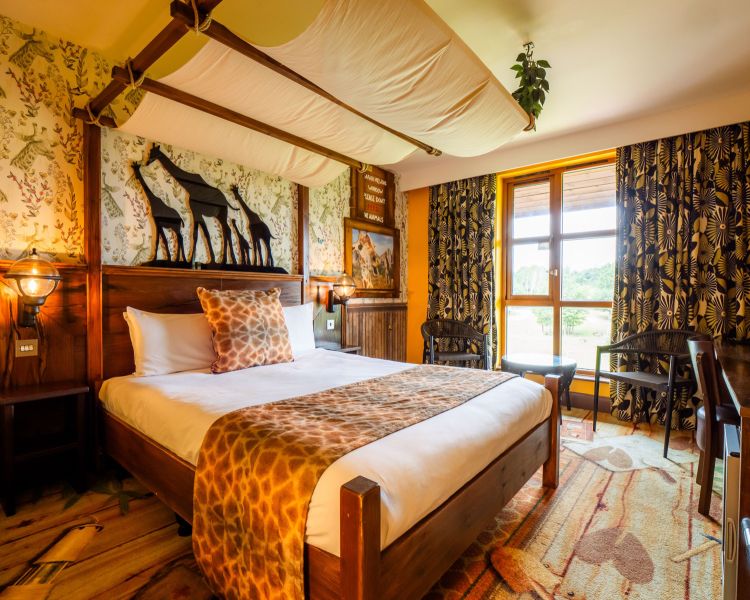 the giraffe themed room at the safari hotel at chessington world of adventures
