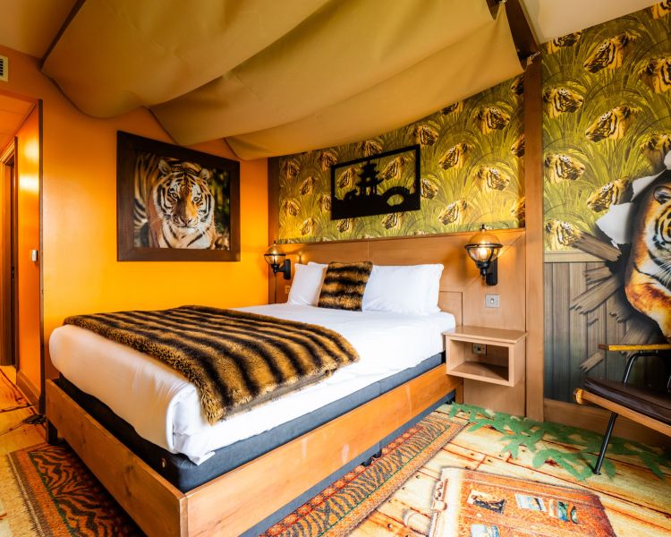 the tiger themed room at the safari hotel at chessington world of adventures