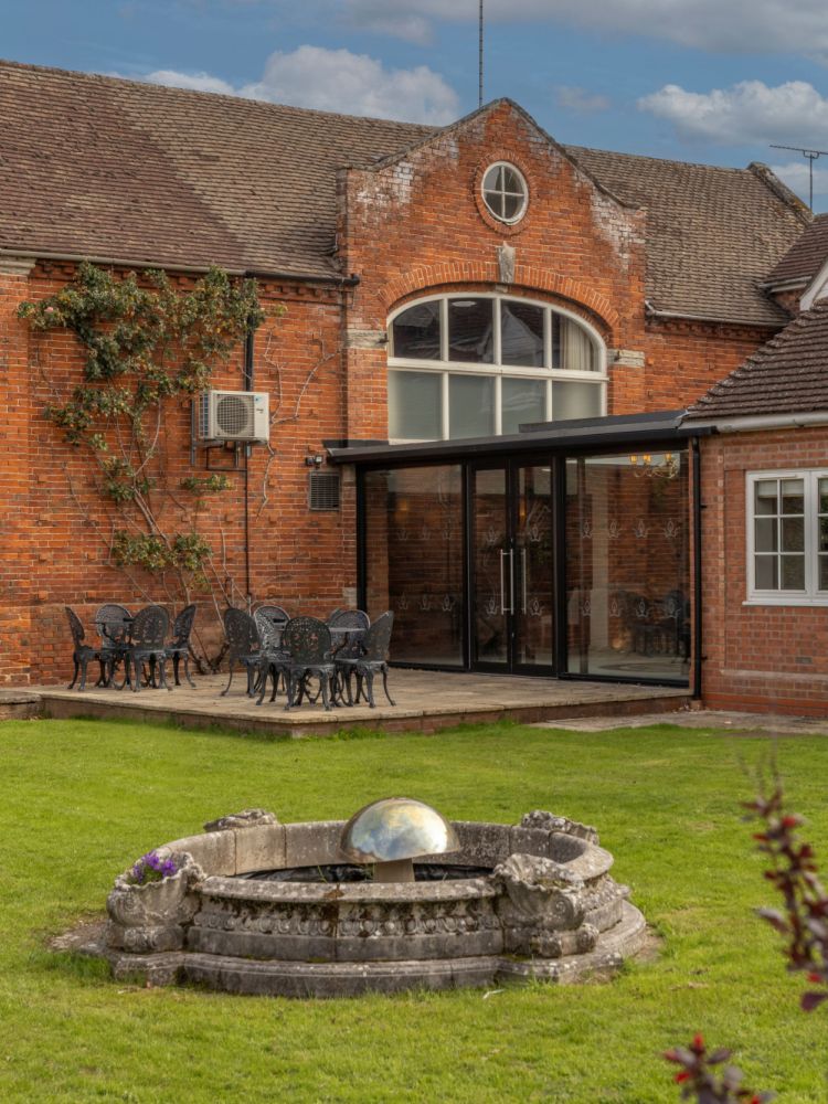 Kings court hotel courtyard area