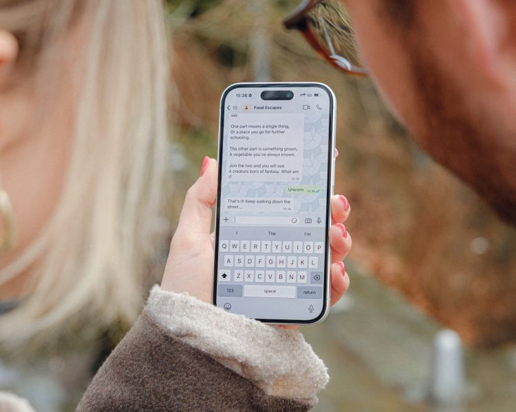 Phone screen with clues for food treasure hunt in manchester
