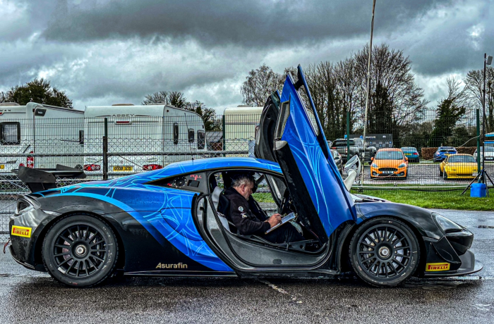Mclaren 570 gt4 side view