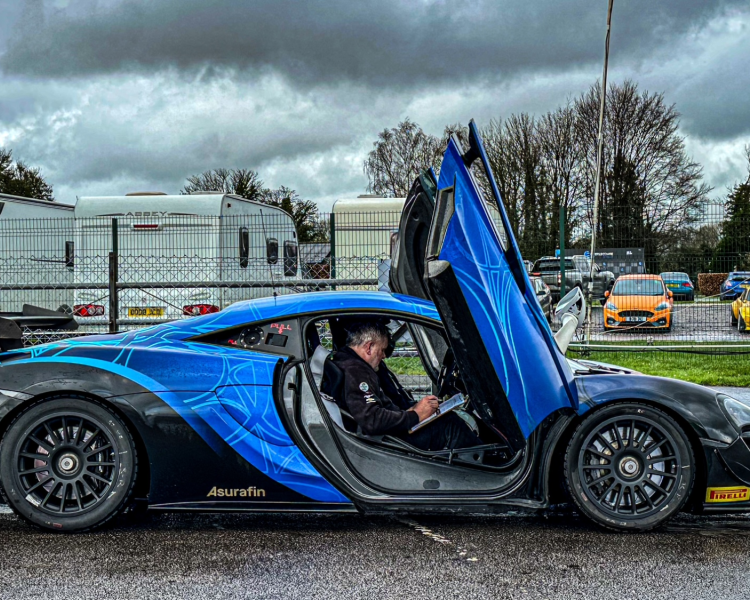 Mclaren 570 gt4 side view