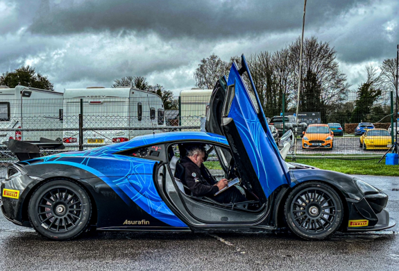Mclaren 570 gt4 side view