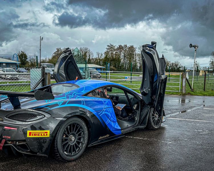 Mclaren 570 gt4 open door