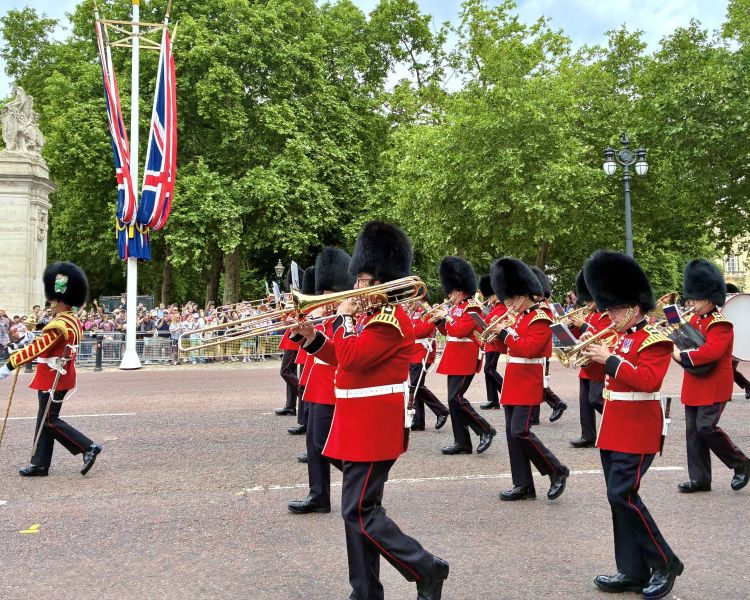 Royal guards band on mall in london