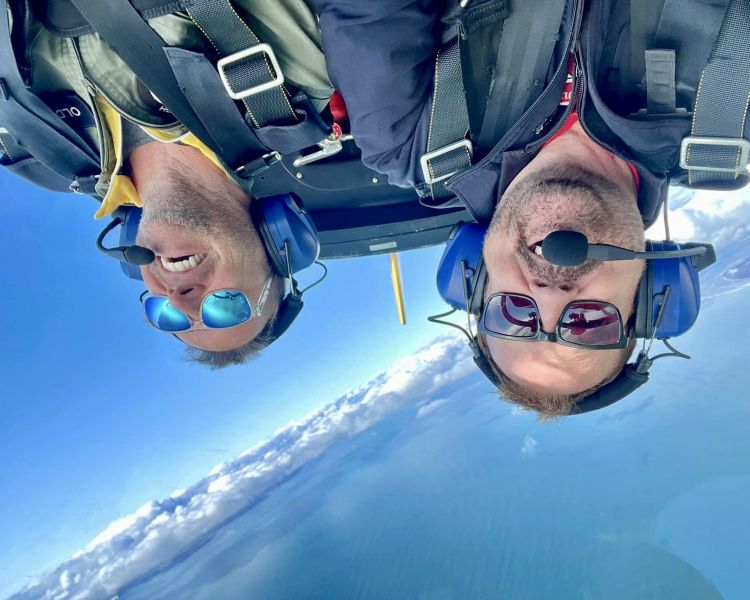 passenger next to pilot both upside down on fighter pilot flying experience